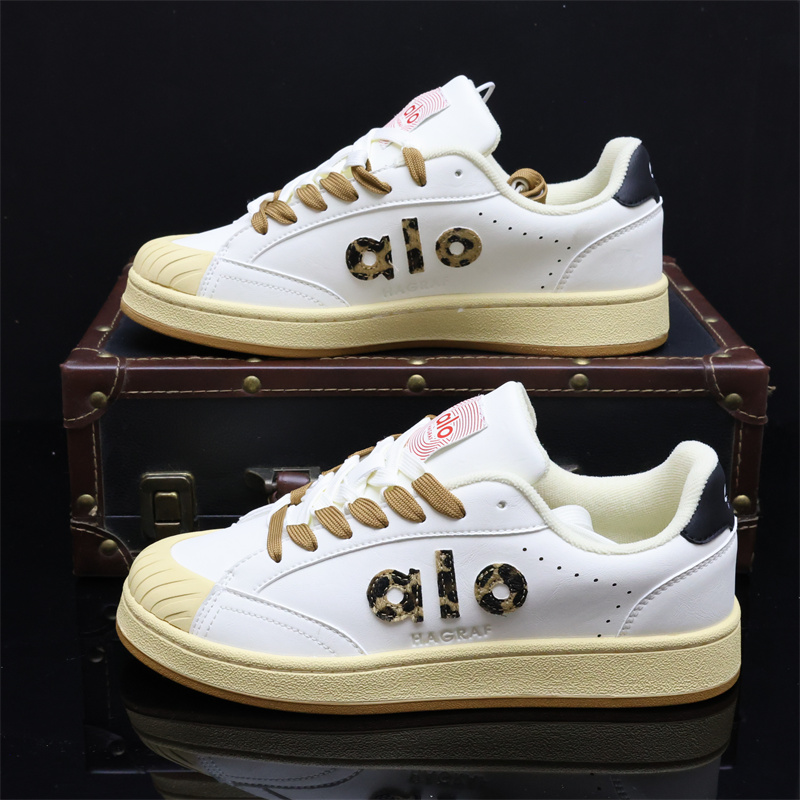 高档白色贝壳头板鞋耐磨内增高