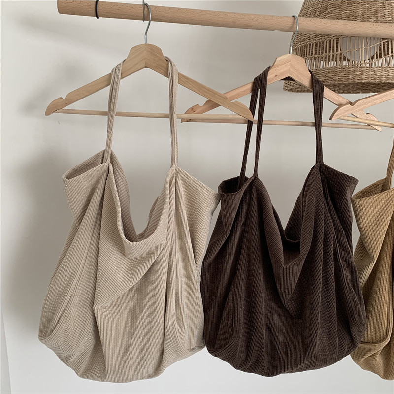 灯芯绒面料大容量慵懒风