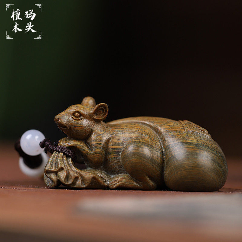 绿檀木雕刻老鼠钱袋手把件实木质随身招财发财高端收藏盘完工艺品