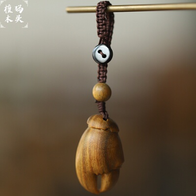 天然绿檀木雕螃蟹钳子钥匙扣挂件