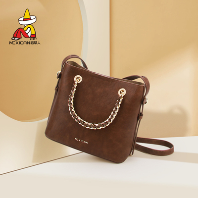 稻草人轻奢小众百搭水桶包