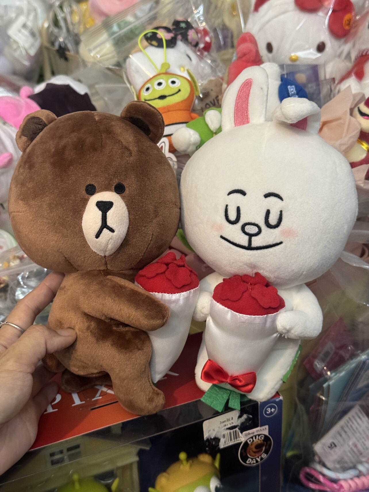 外单Line布朗熊可妮兔Cony毛绒抱玫瑰求婚款毛绒玩偶摆件18cm
