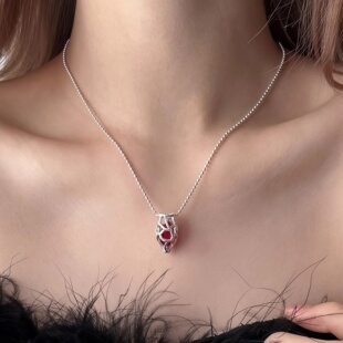 心脏红色吊坠碎石项链女款百搭配小众气质蓝色镂空创意吊坠锁骨链