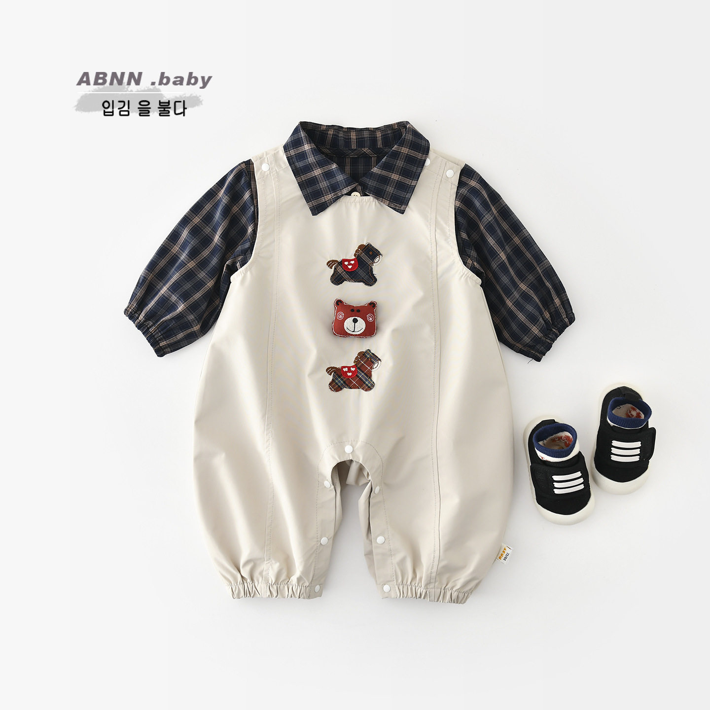 婴儿洋气衣服秋季26新款女童韩版套装男宝宝格子衬衫背带裤两件套