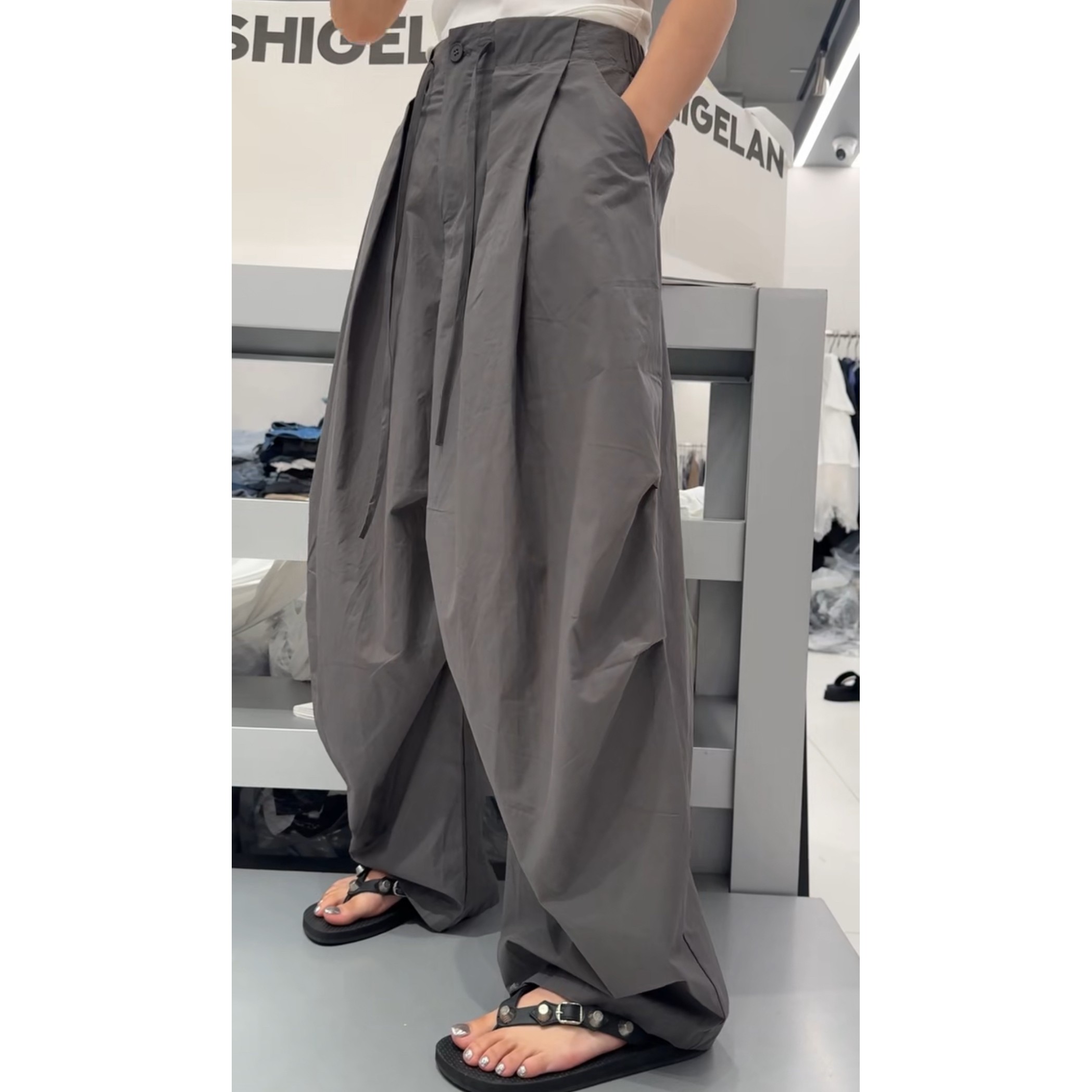 秒发诗歌兰98085巨美气质灰后松紧腰阔腿褶皱休闲裤25夏新款女装