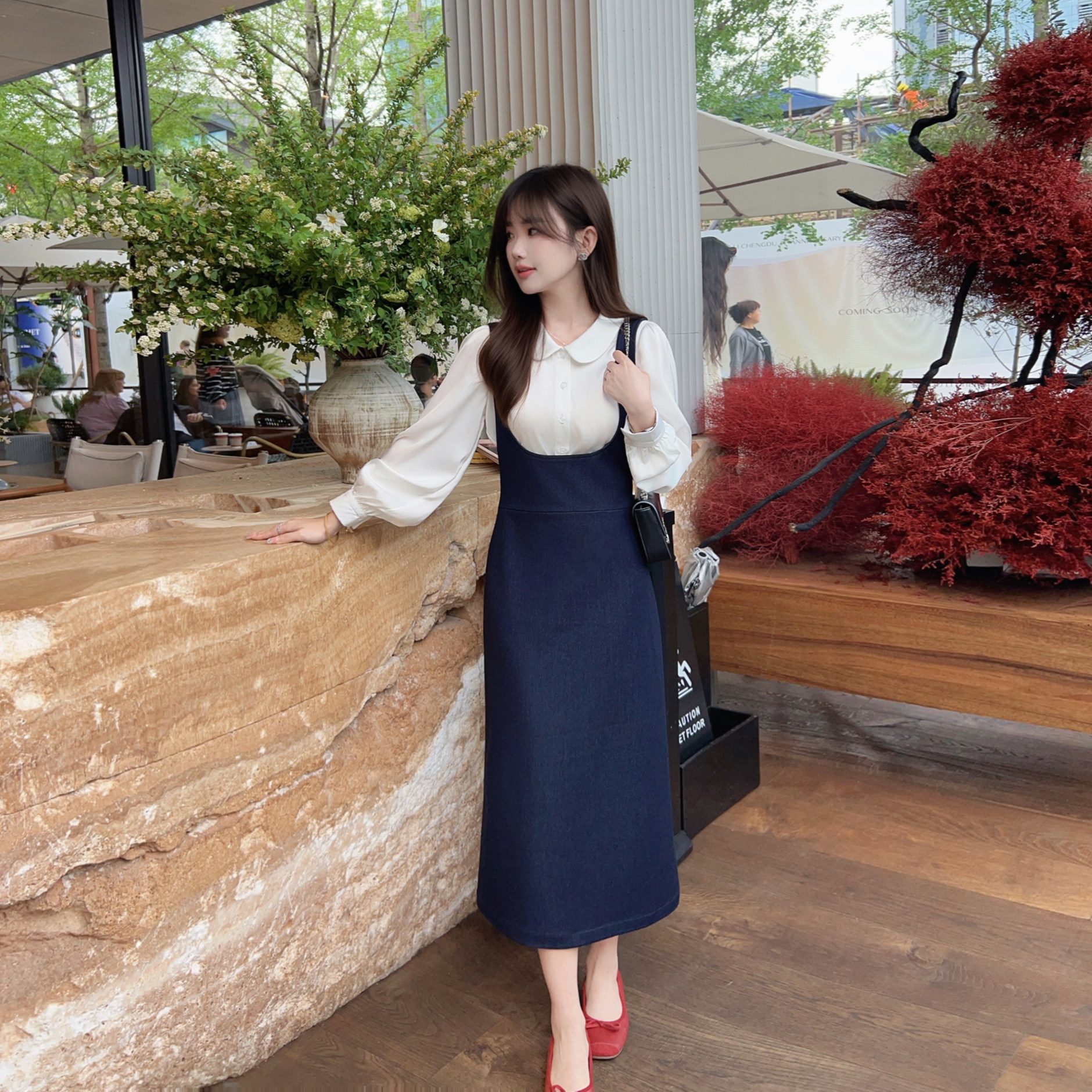 小小家    小个子百搭休闲设计师款竹节棉背带裙＋娃娃领衬衫套装