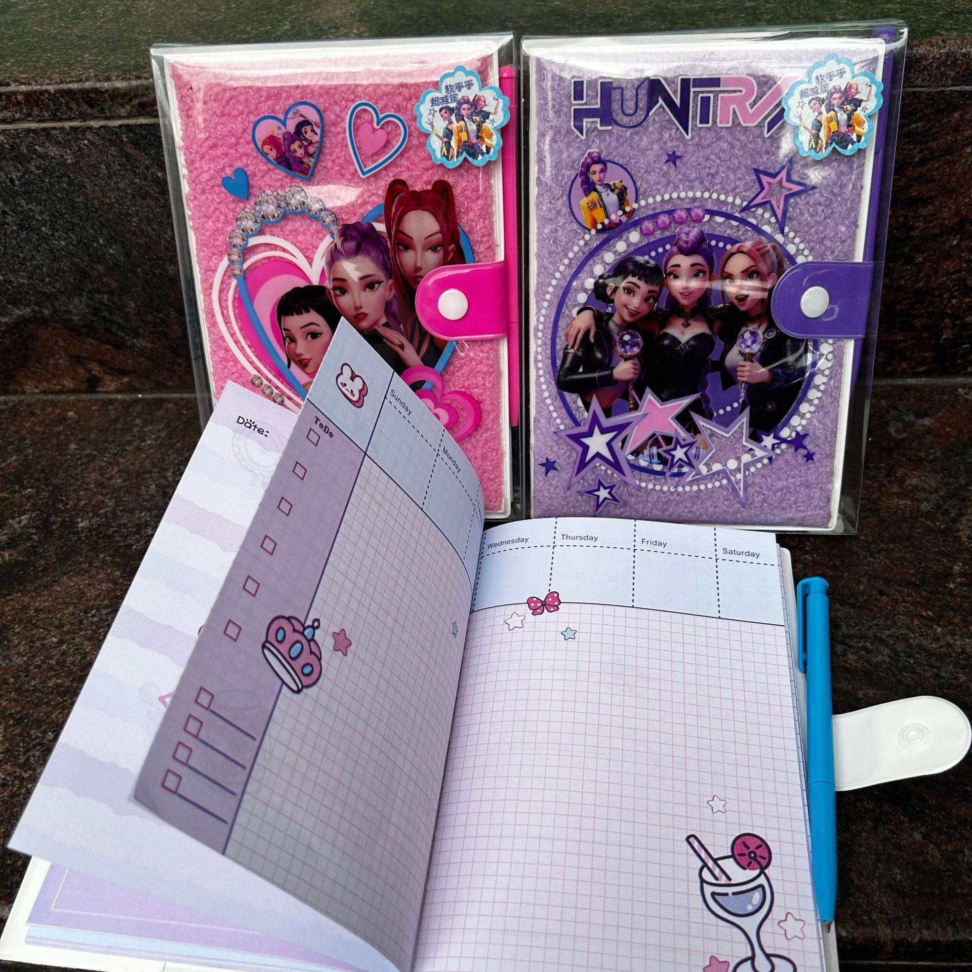 跨境kpop猎魔女团32K毛绒胶套本记事本恶魔猎人鲁米拉佐伊日记本,文具电教/文化用品/商务用品,手帐/日程本/计划本,淘宝优惠券,粉丝福利购,淘宝优惠卷