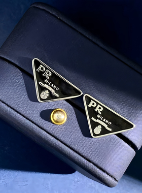 2025年潮款经典三角形耳钉女高级感黑色立体字母耳钉男女情侣耳饰