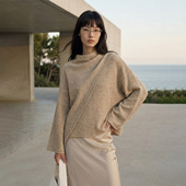 鹦鹉梨」COMMON VALUE围巾式 针织圆领上衣 「 极简绒衫 25Q062302