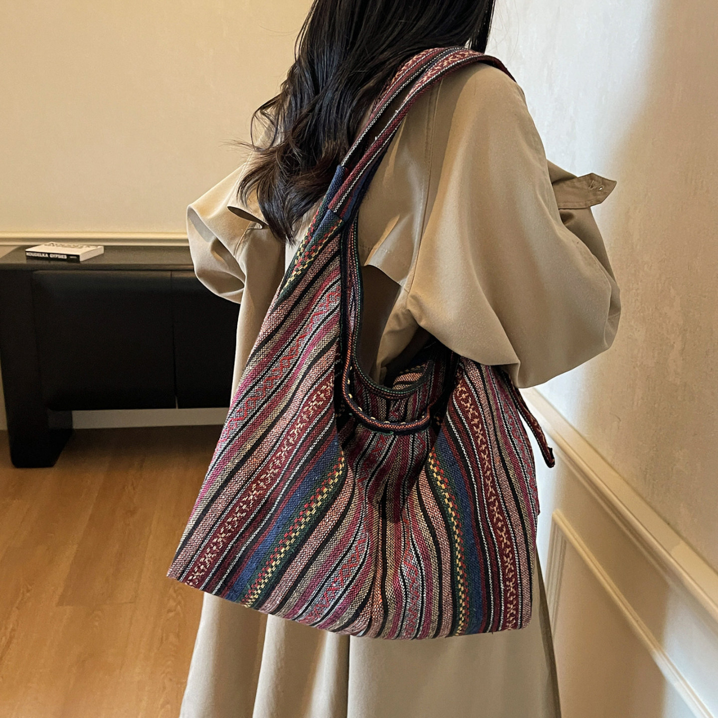 小众设计感民族风单肩包女2025冬季复古条纹双肩包百搭休闲通勤包