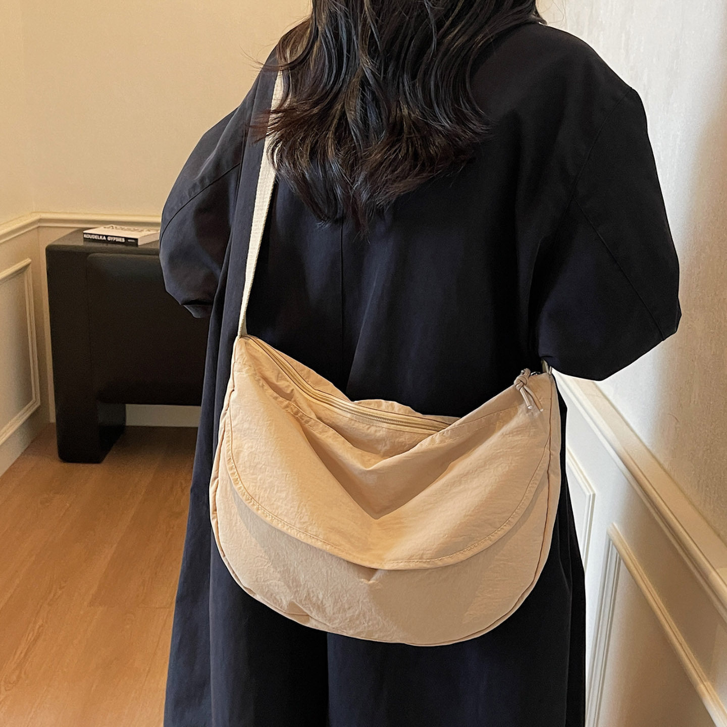 韩版休闲简约单肩女包大学生上课大容量饺子包轻便斜挎日常通勤包