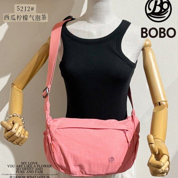 粉色休闲简约风饺子包女轻便大容量防水斜挎包通勤百搭单肩包