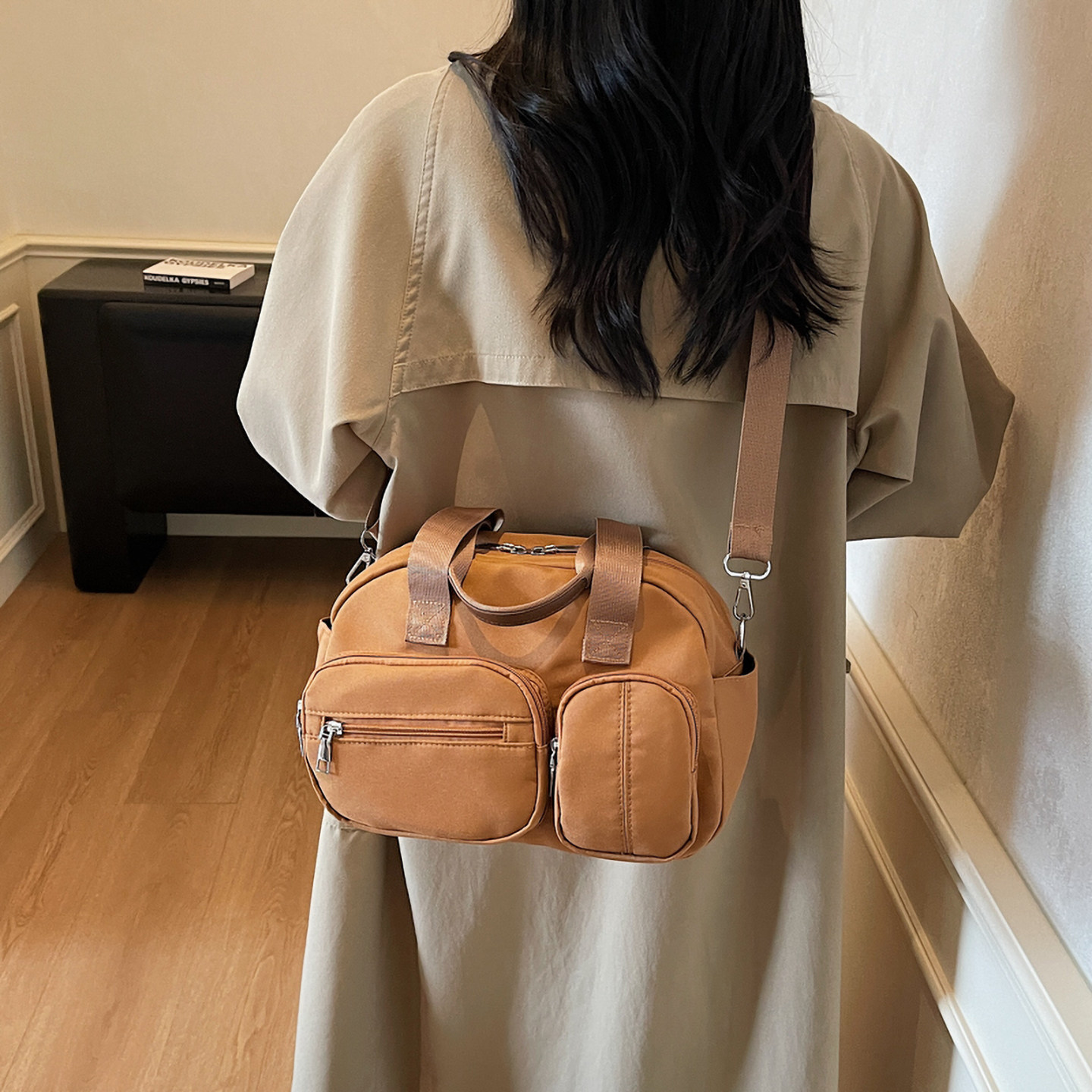 新款大容量时尚百搭单肩包休闲通勤手提包外出防水多口袋斜挎女包