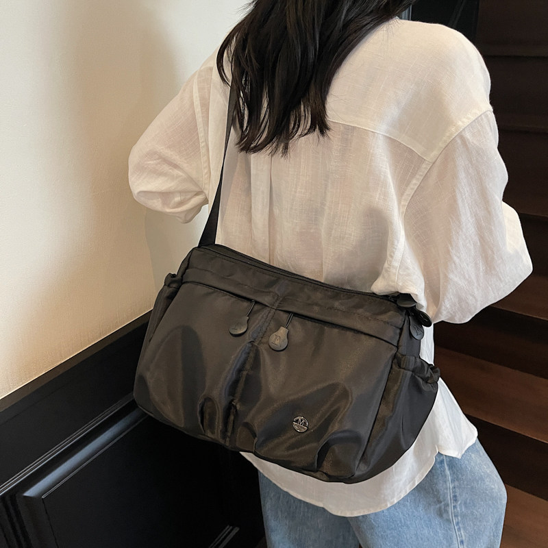 新款时尚潮流单肩包大容量女士时尚百搭斜挎包休闲轻便通勤托特包