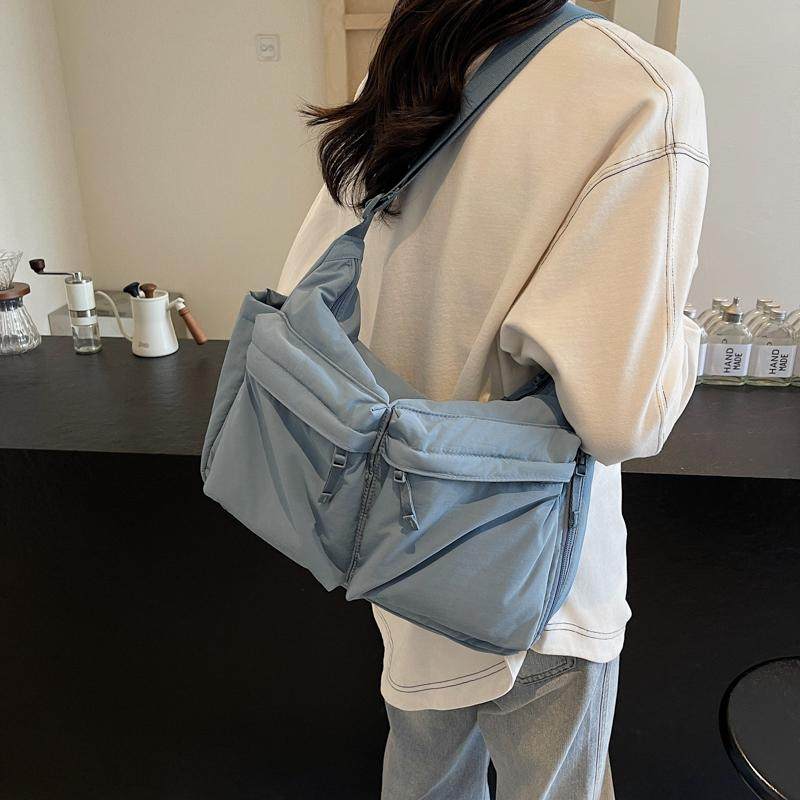大容量包包女款休闲挎包单肩斜挎包多口袋工装风防泼水尼龙包