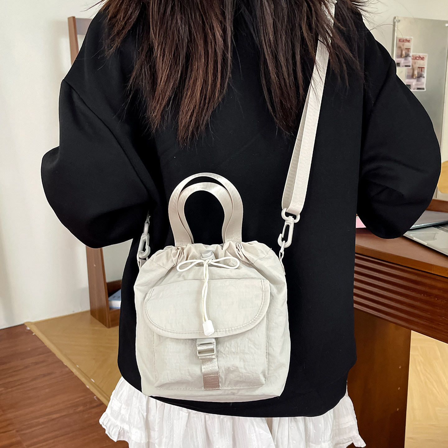 新款时尚百搭单肩小包包女大容量手提包休闲通勤斜挎包外出手机包