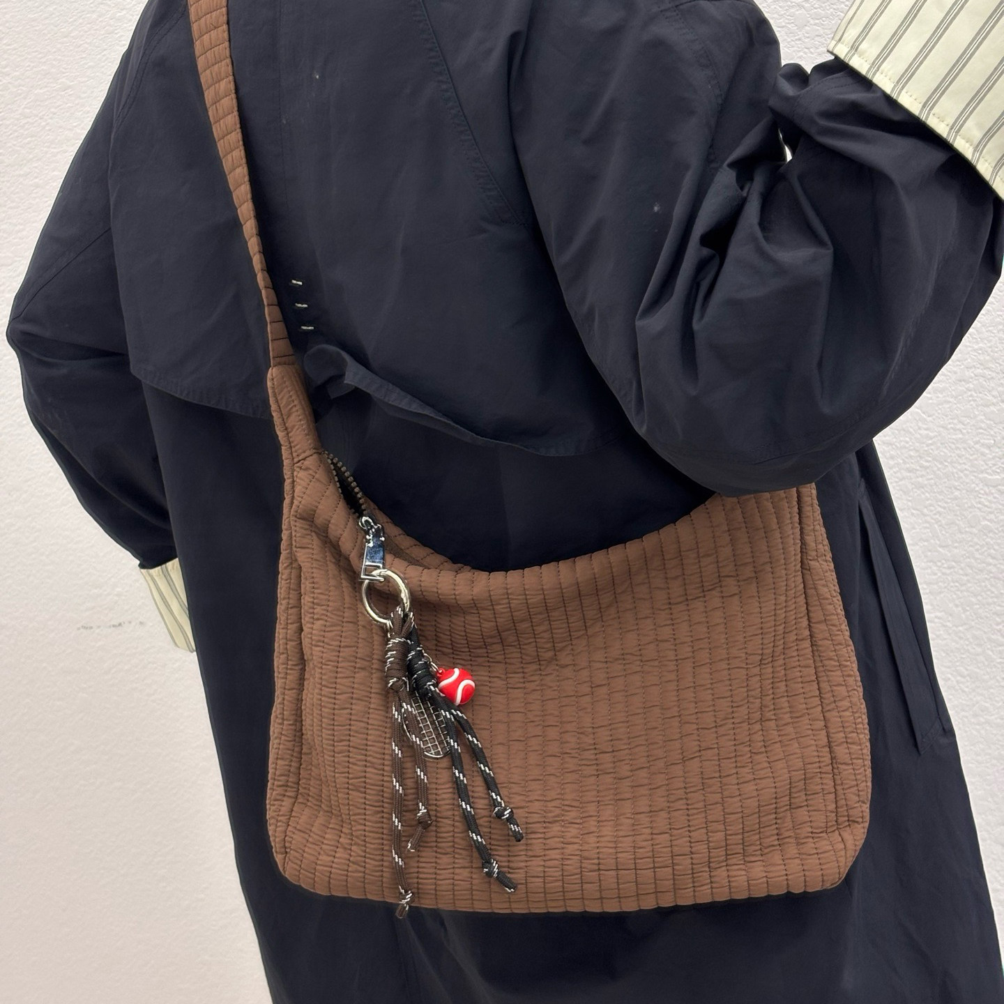 韩版时尚饺子包女高级感单肩斜挎包百搭休闲女包大容量轻便通勤包