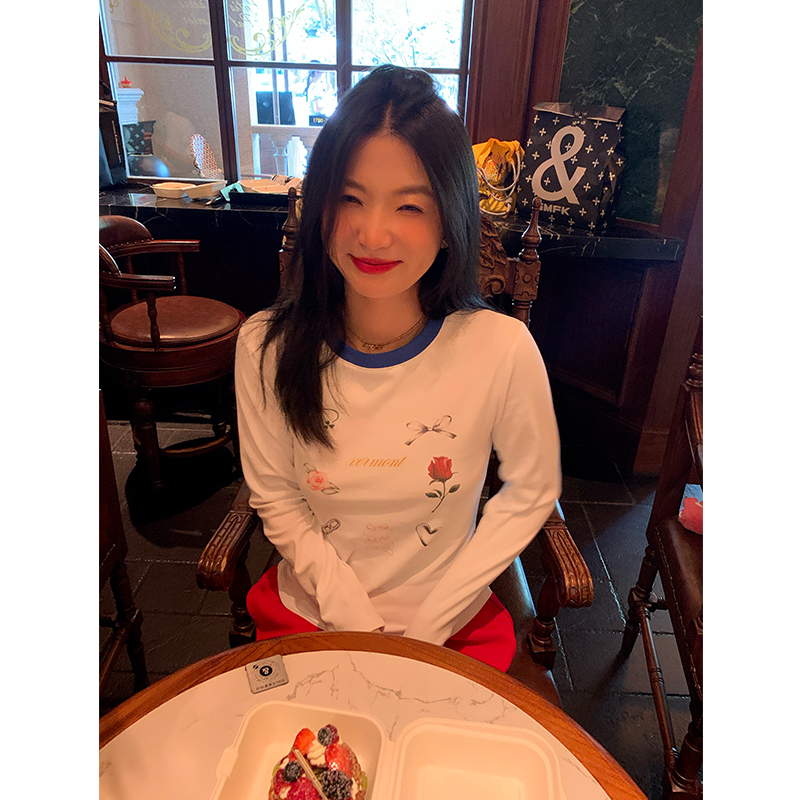 落落狷介白色长袖T恤女