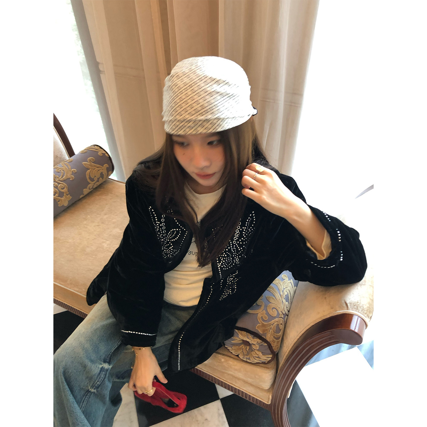 落落狷介 棉服女款2026新款冬季钉珠刺绣夹棉外套黑色丝绒小个子