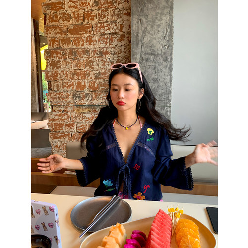 落落狷介刺绣棉麻衬衫女长袖