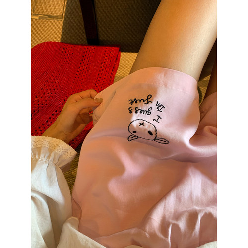 落落狷介粉色刺绣短裤女