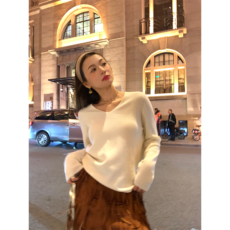 落落狷介套头V领针织衫女