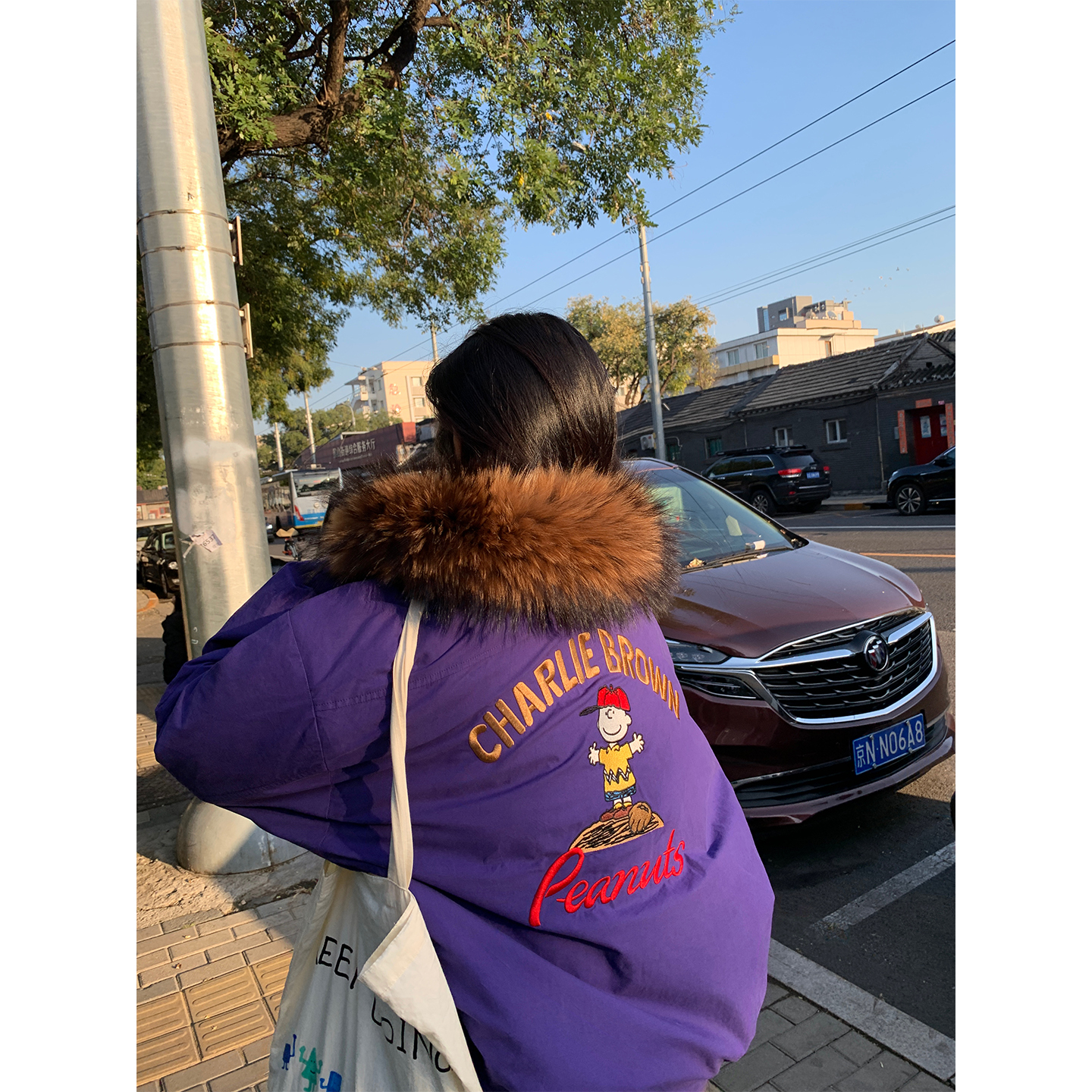 落落狷介宽松大毛领棉衣女