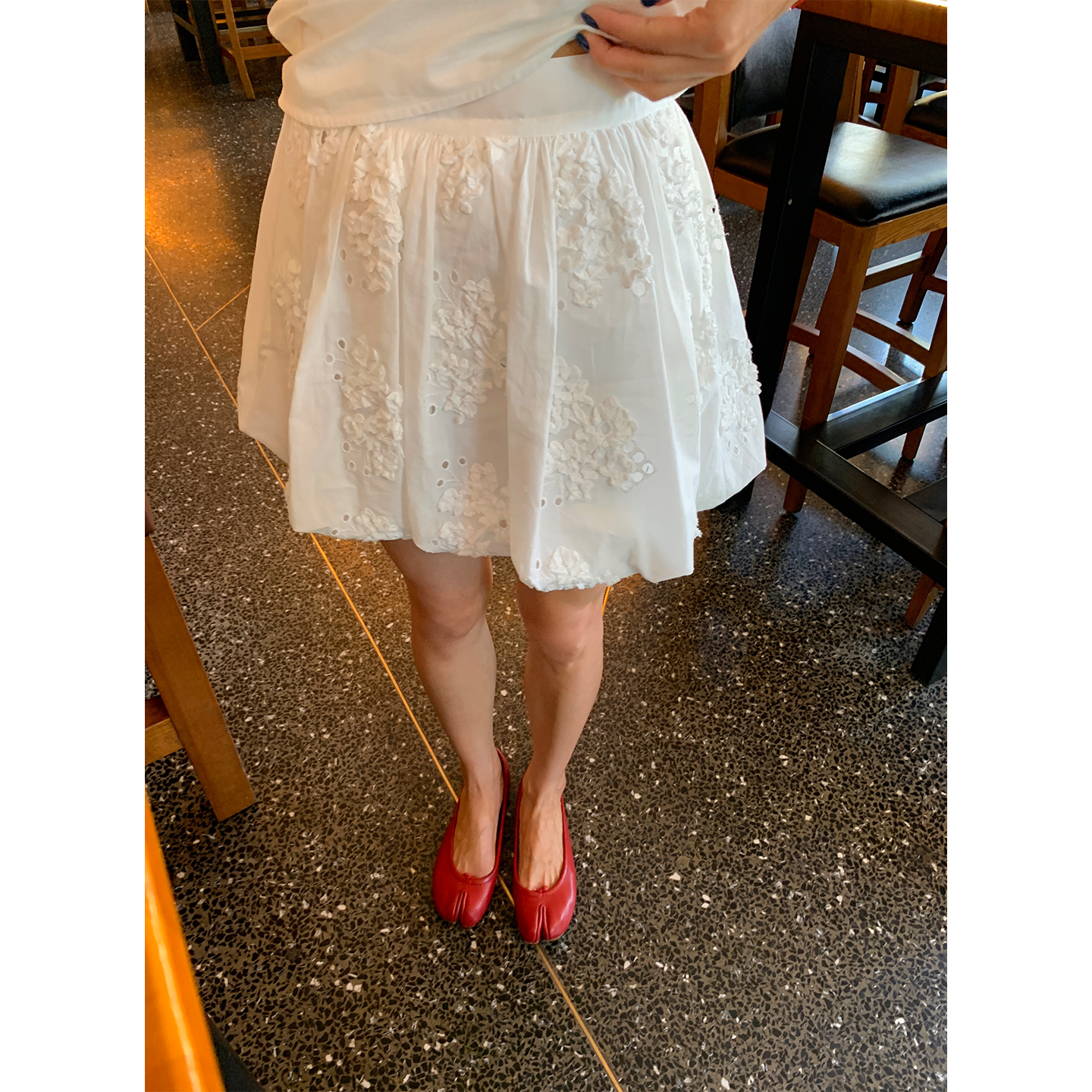 落落狷介白色刺绣半身裙女