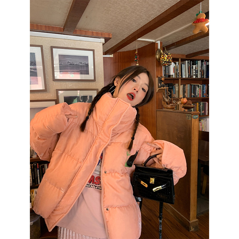 落落狷介短款粉色羽绒服女