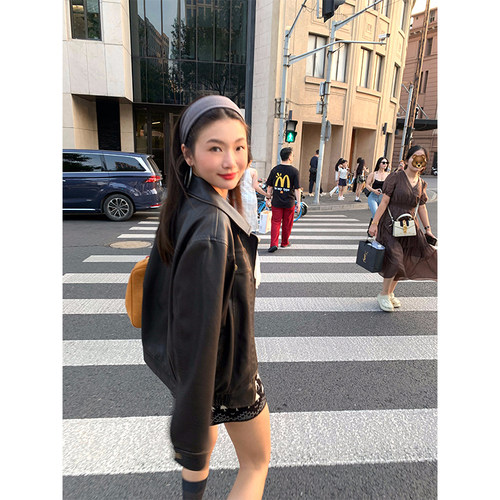 落落狷介短款皮夹克女