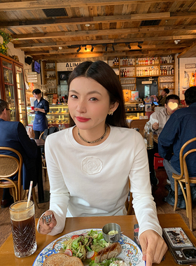 落落狷介 长袖T恤女2025新款打底衫女秋冬内搭可外穿设计感白色