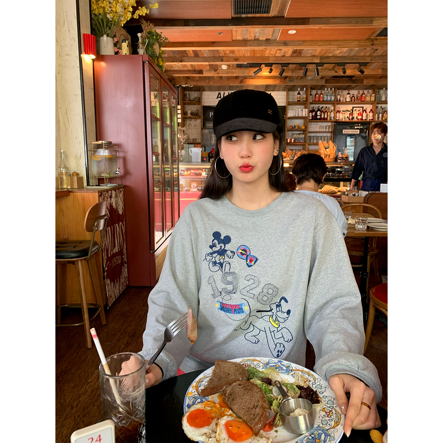 落落狷介宽松刺绣长袖T恤女