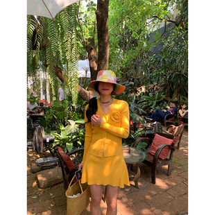 女两件套半身裙 冰丝针织衫 落落狷介 五一穿搭一整套黄色V领长袖
