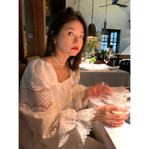 落落狷介白色方领法式衬衫女