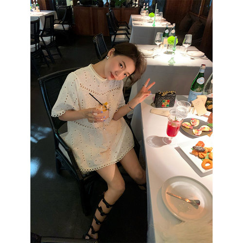 落落狷介白色两件套时尚套装女