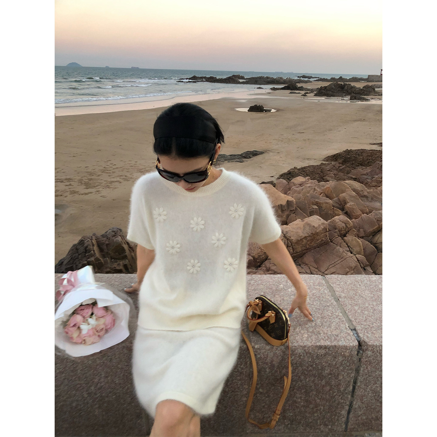 落落狷介白色毛衣套装裙女图片