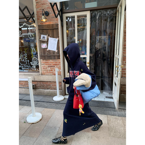 落落狷介刺绣两件套针织套装裙