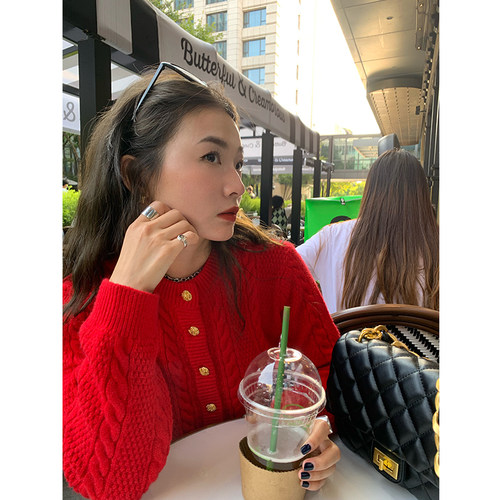 落落狷介红色小个子毛衣女
