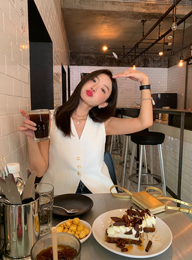 落落狷介 无袖白色西装马夹上衣设计感棉麻马甲女款2025新款夏款