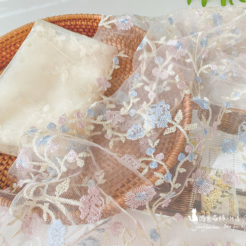 喵爸喵妈立体花瓣网纱刺绣布料