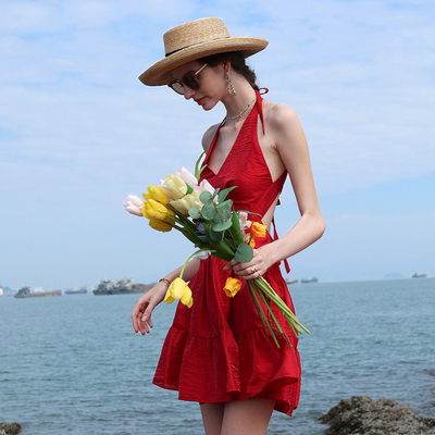 度假红裙人造丝缎面露背俏皮