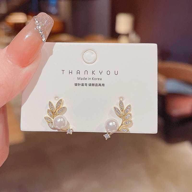 S925银针东大门新款树叶珍珠耳环女微镶镶钻超闪耳钉ins风耳饰品