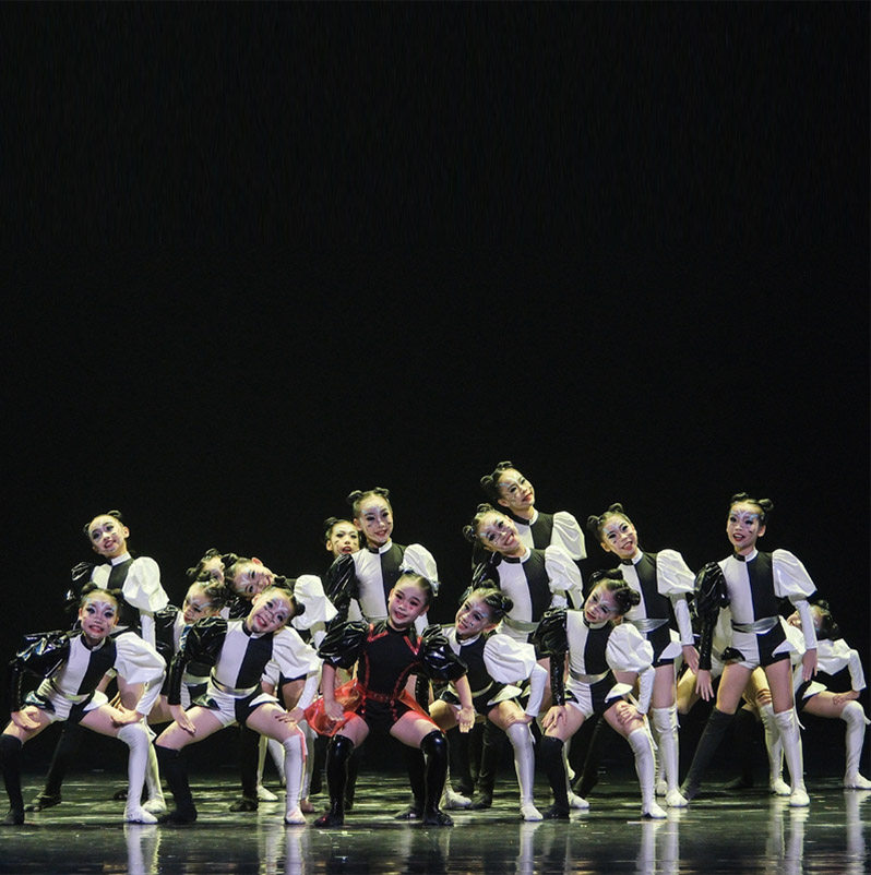 科技黑白休闲舞蹈服女童演出服装