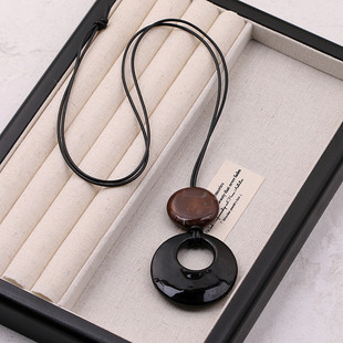 大气圆环项链女小众高级感长款皮绳毛衣链秋冬复古配饰挂件吊坠