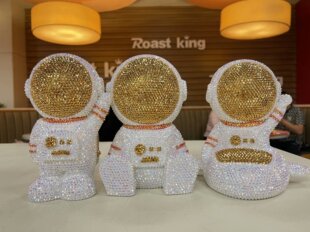 宇宙飞船萌趣儿童房装饰宇航员太空人存钱罐摆件办公桌创意摆设品