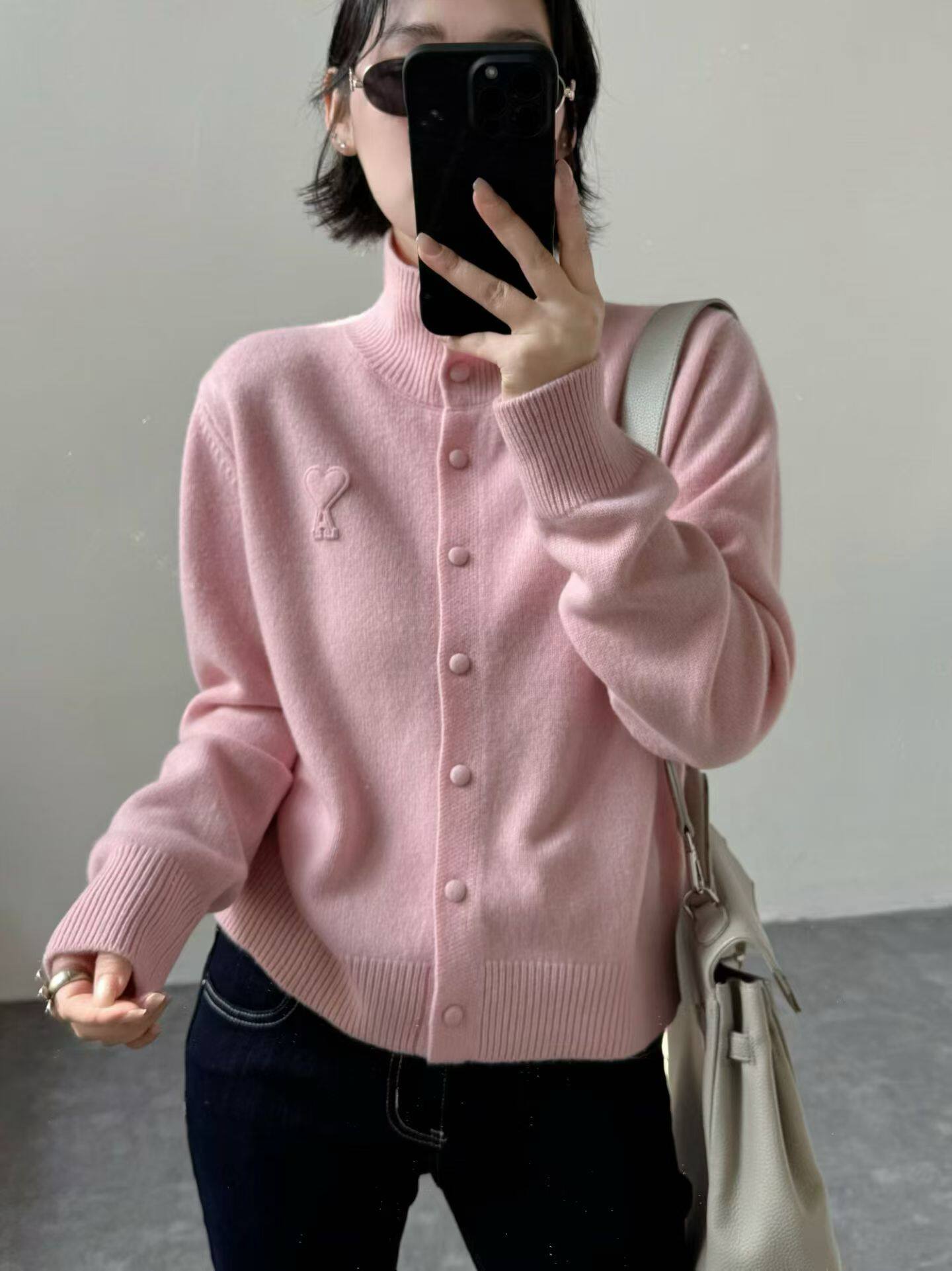 欧洲站2025秋冬新款半高领刺绣羊毛衫女单排扣显瘦针织打底衫柔软