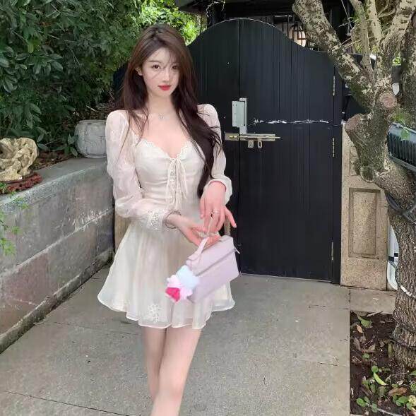 甜美温柔风高端精致性感v领蕾丝连衣裙超火气质长袖收腰短裙春季