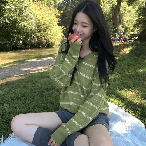 有货韩国2026秋软妹风柔软舒适复古条纹v领羊绒衫针织衫