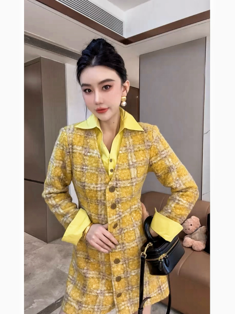 高级感气质假两件格子连衣裙女衬衫领单排扣收腰中长裙