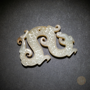 收藏级千年战国和田白玉S型龙纹谷纹佩保真开门包老中原古董古玉